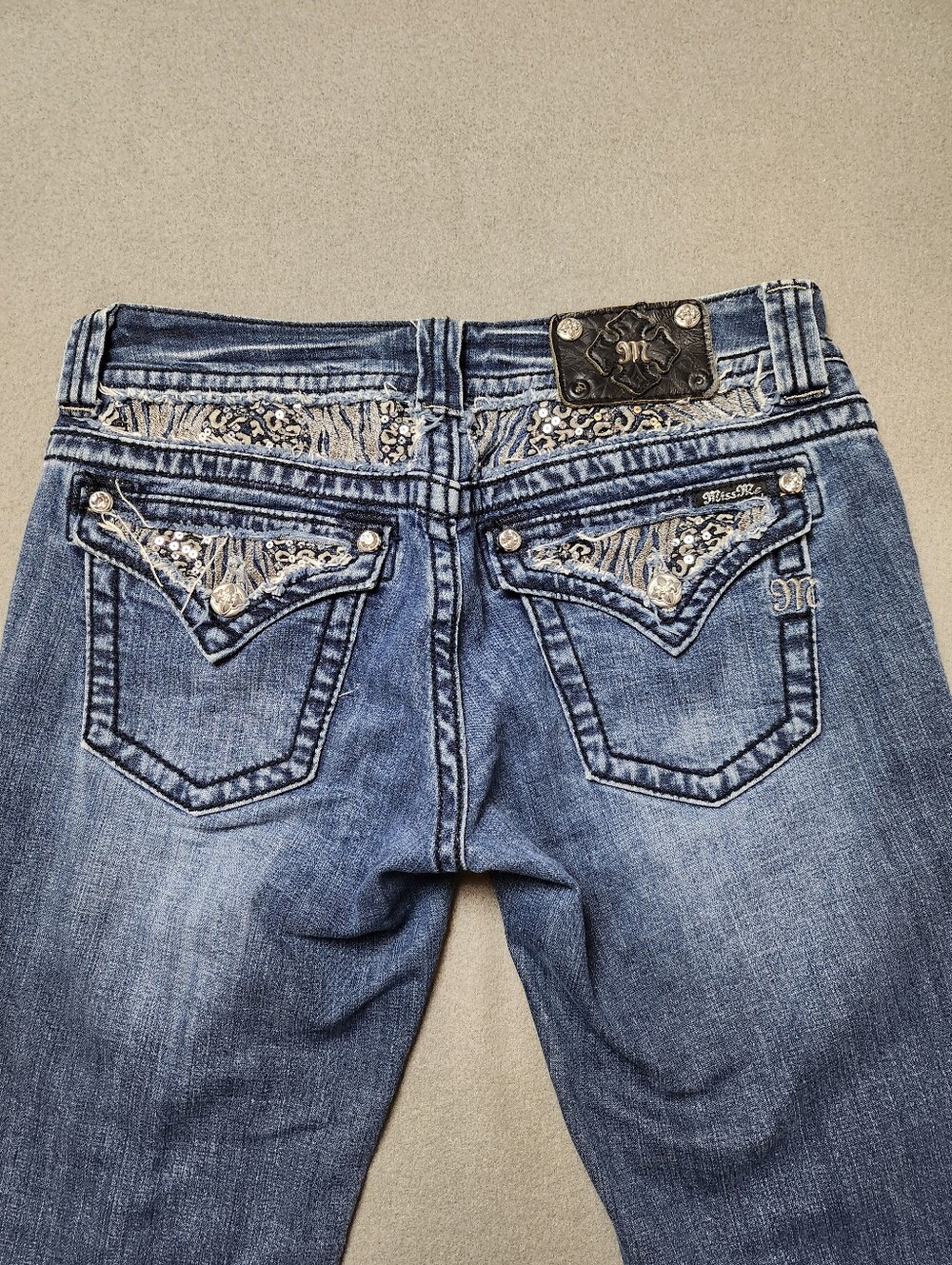 Miss Me Bling Rhinestone Embroidered Flap pocket Cuffed Capri Jean Size 29